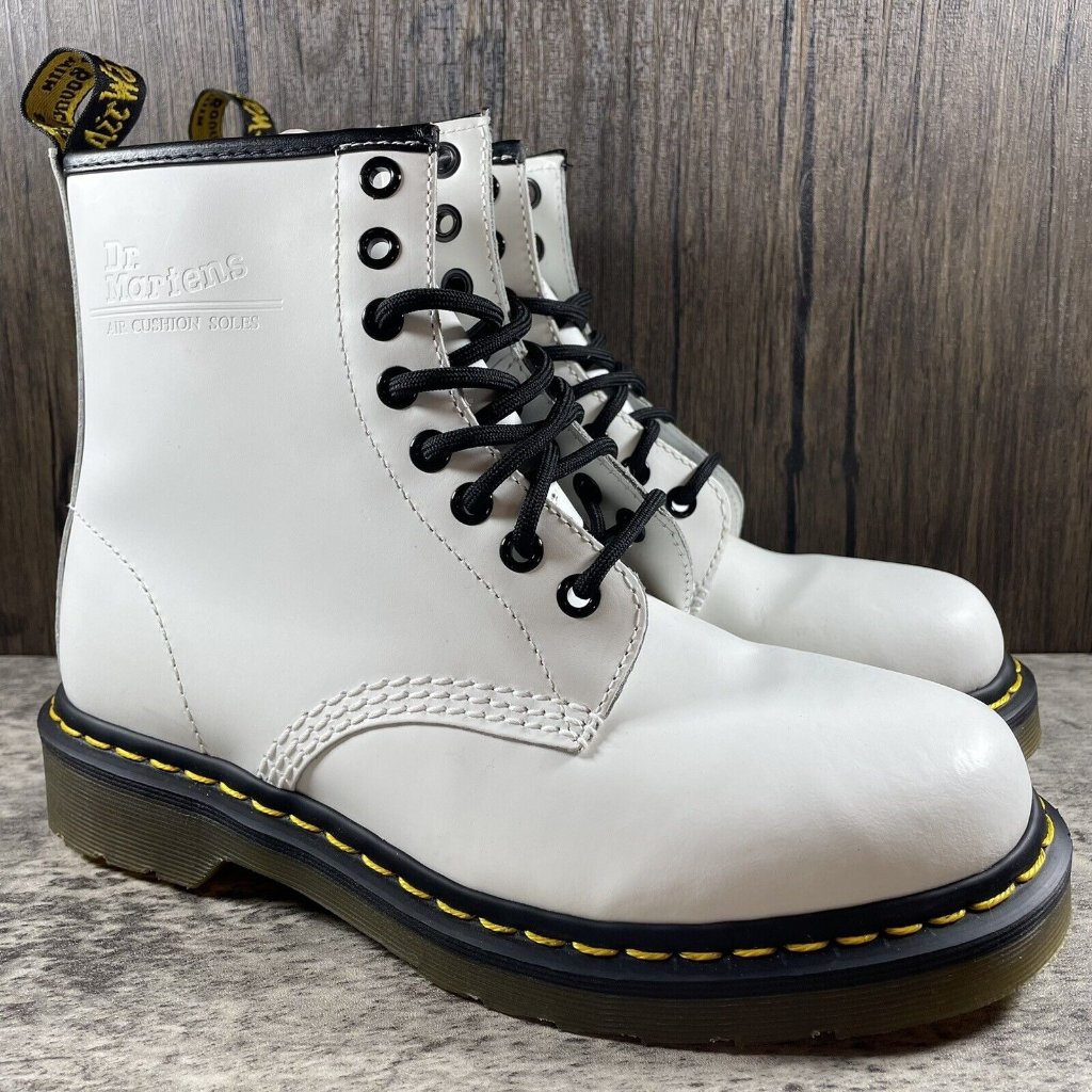 Dr Martens Air Wair 11822 Women’s Size 7 White Boots 8 Eyelet Leather